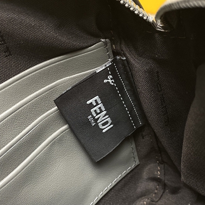 フェンディバッグ着用イメージ